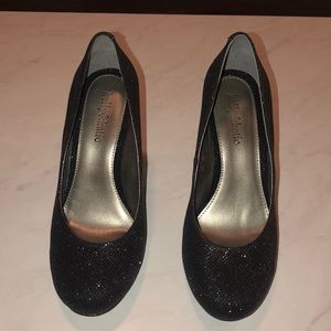 Size 8 sparkling black heels